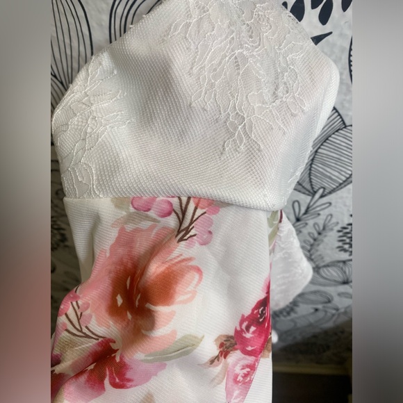 Floral mini dress with lace detail - Picture 5 of 8